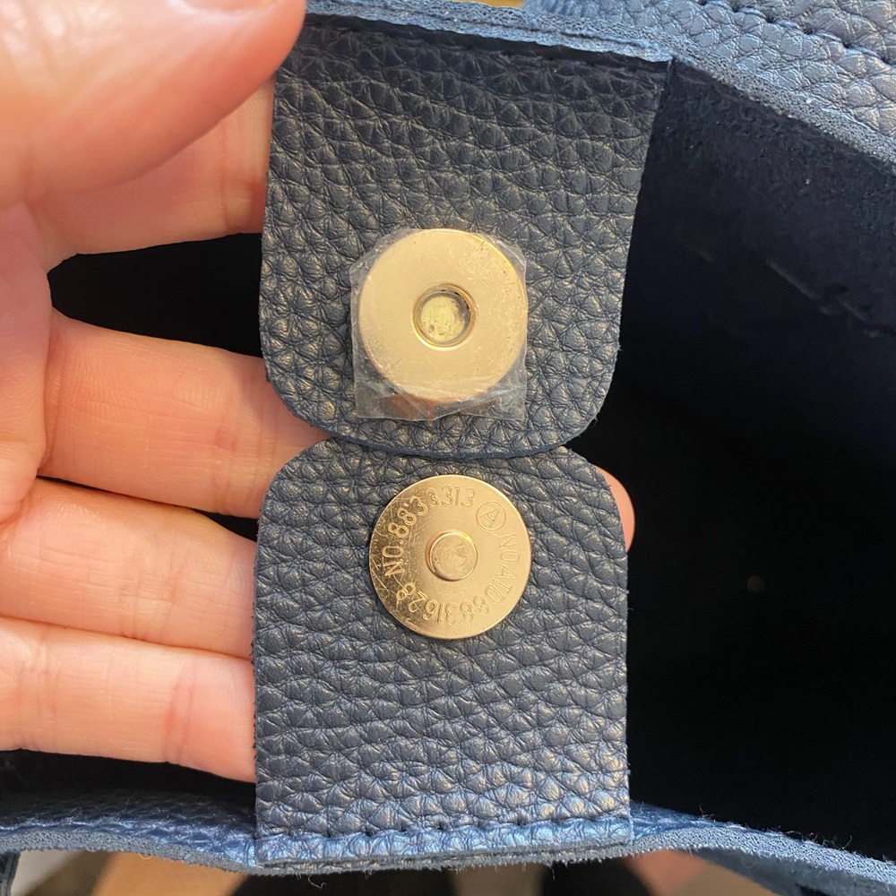 Navy Ulta Tote - Picture 7 of 9